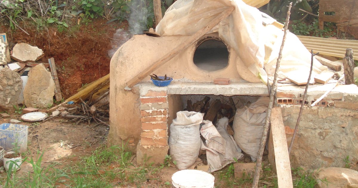 How to clean an oven with baking soda and vinegar